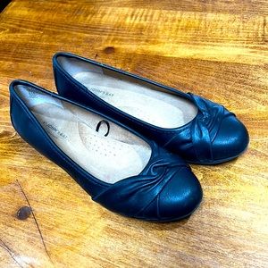 St Johns Bay memory foam flats